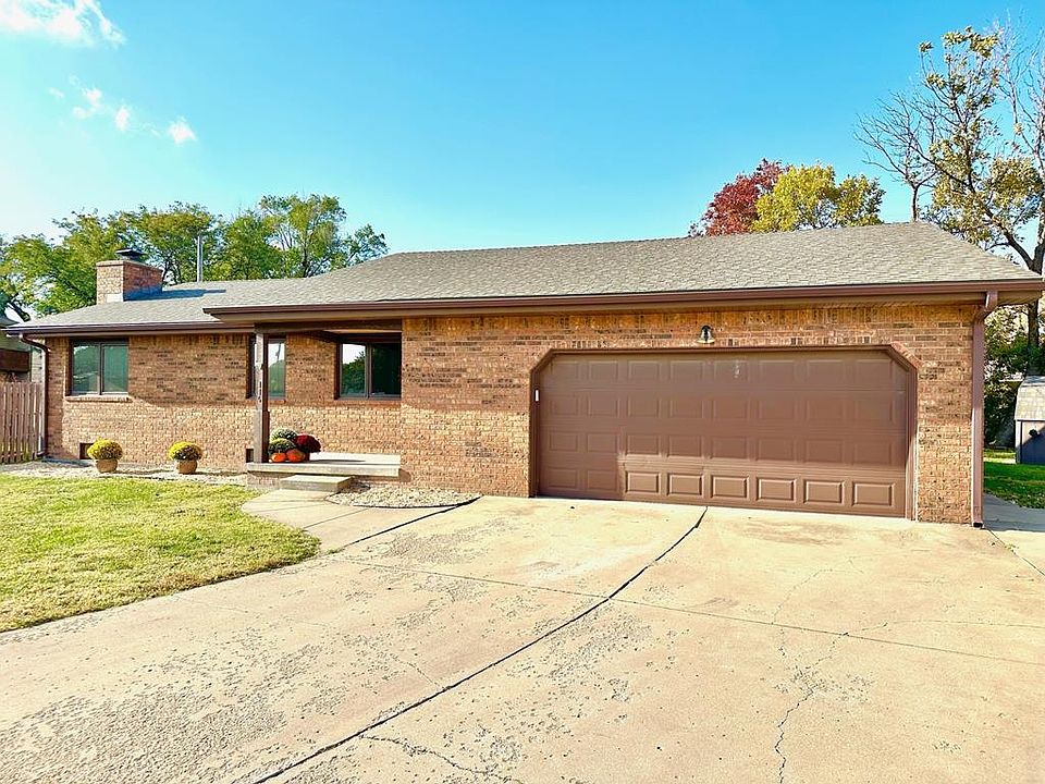 1st image of 114 Neal Ct