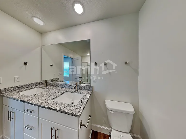 1348 E White St — Photo 12
