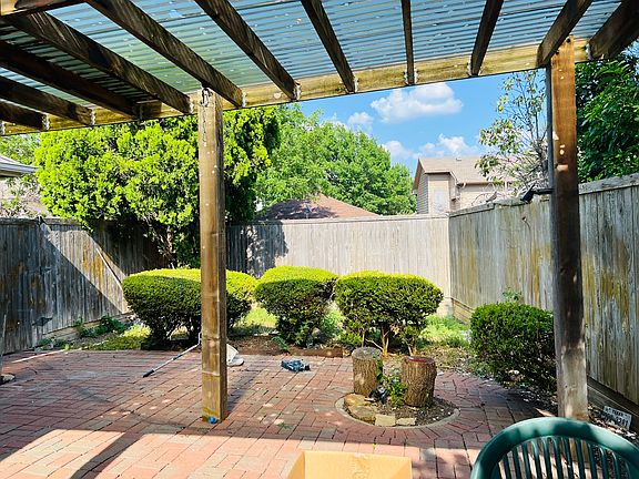 3rd image of 7836 Squire Ln