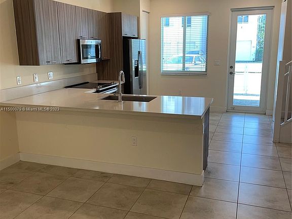 5th image of 10290 NW 64th Ter #102
