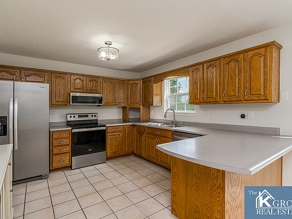 3rd image of 119 Charlotte Cir