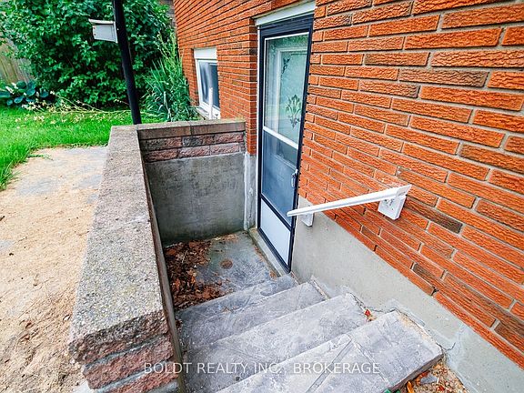 4th image of 8 Pamela Dr