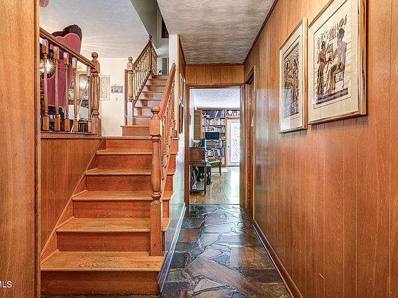 4th image of 690 Sherman Pl