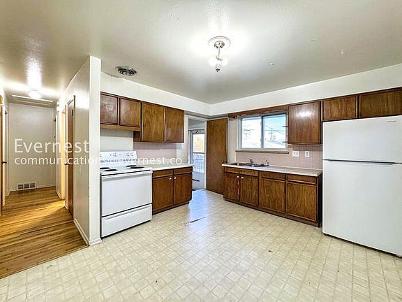 4th image of 5618 S Fox Cir APT B
