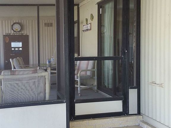 Enter Screened Lanai