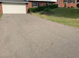 999 Forest Hills Rd, Heath, OH 43056