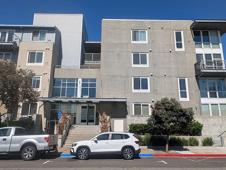 3090 Glascock St #210 — Photo 2