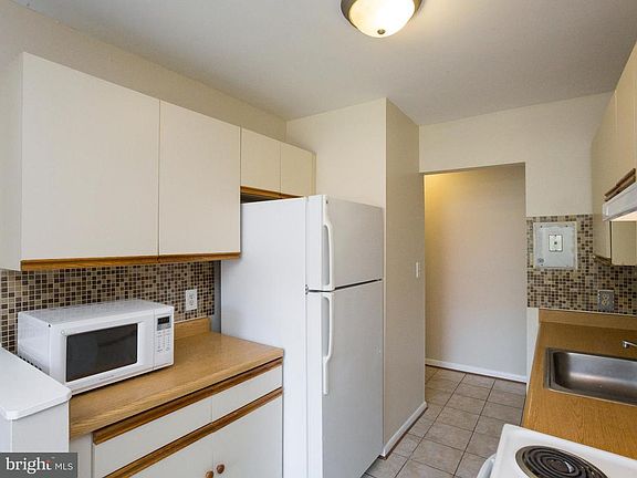 5th image of 6433 Richmond Hwy APT 302