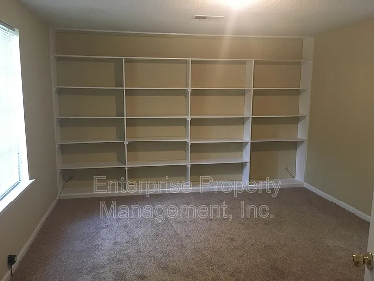 7019 Shadow Oaks Dr — Photo 13