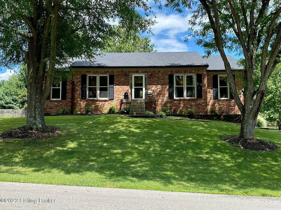 1st image of 33 Cherokee Dr