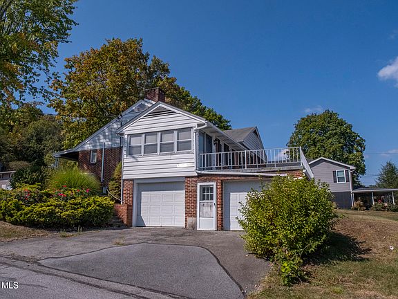4th image of 804 Sage Hill Dr