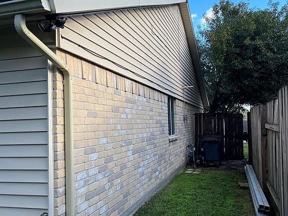 5th image of 715 N Rock Dr