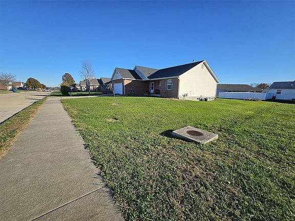 4th image of 90 Quail Dr E