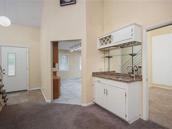 4th image of 5926 N Chatham Ave