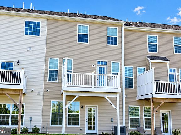 2nd image of 207 Bantry St