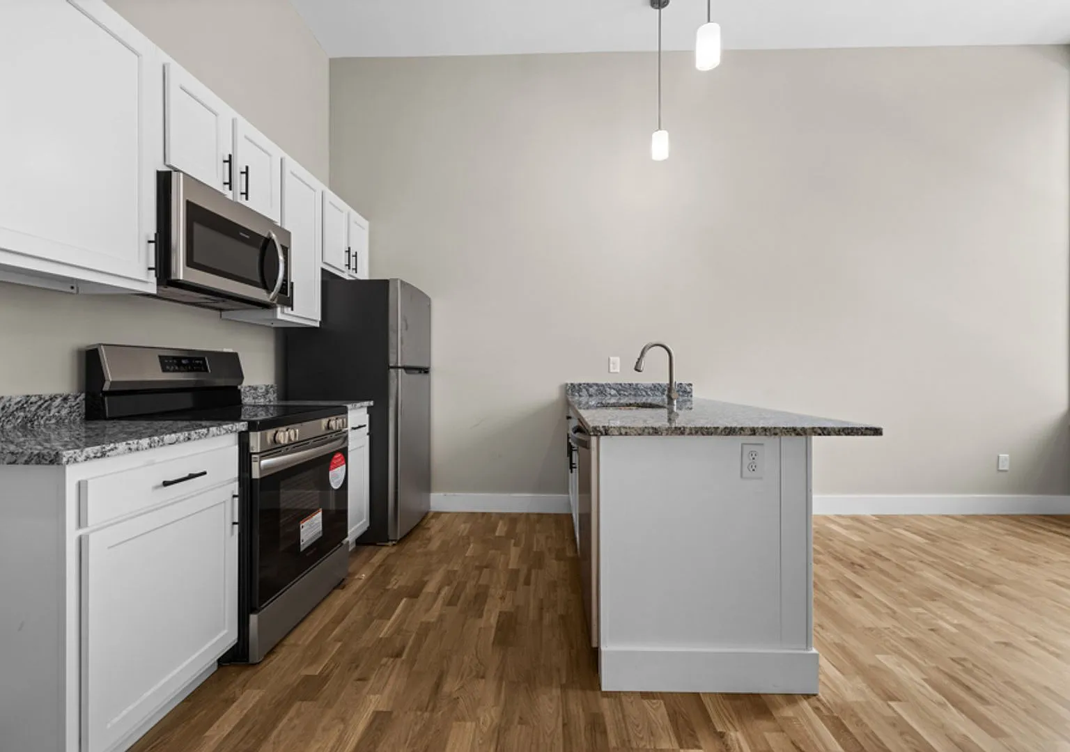 New lofts in convenient location — Photo 2