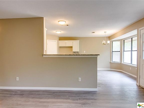 4th image of 301 W Anderson Ave