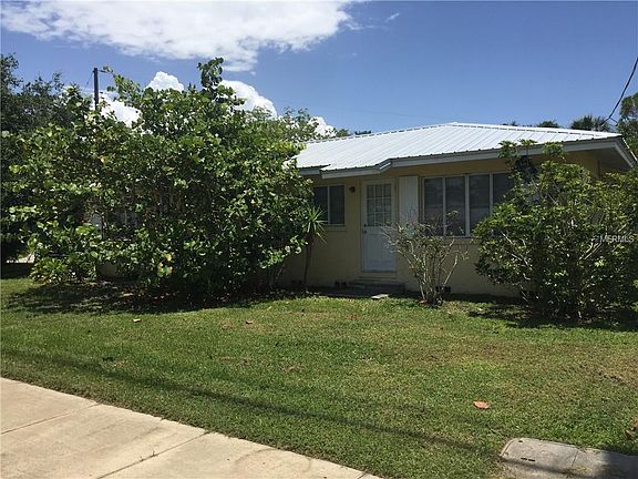 2nd image of 300 Colonia Ln