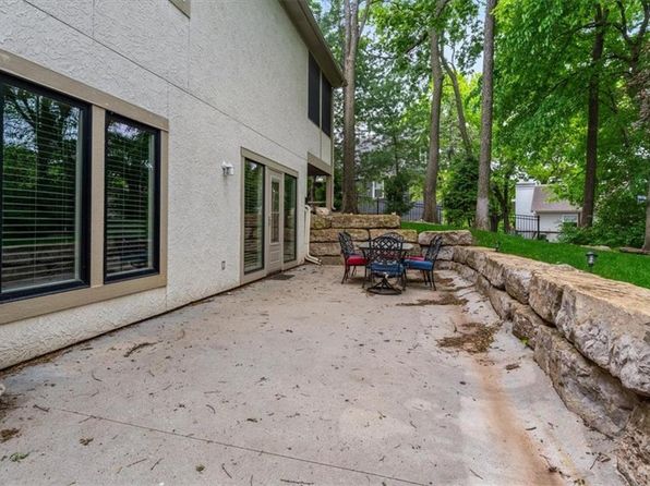 6541 W 106th St, Overland Park, KS 66212
