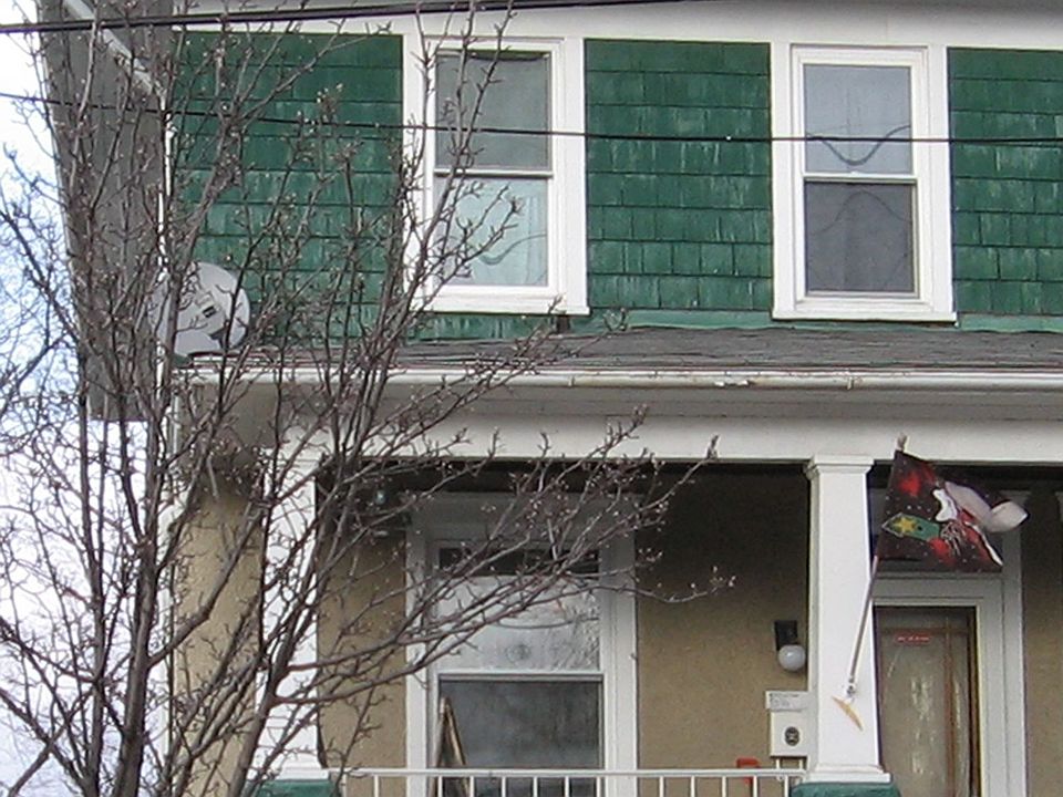 2nd image of 516 W Howard St