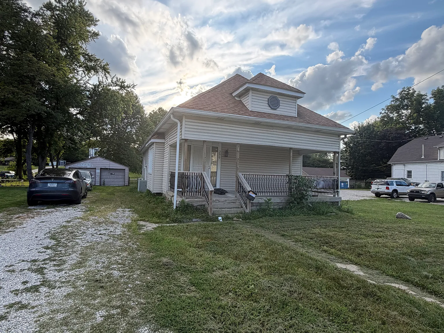 5 bed, 1460 sqft, $2,095 — Photo 2