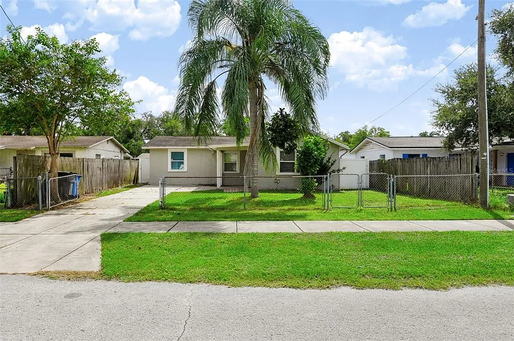 3 bed, 1.0 bath, 1296 sqft, $2,300 — Photo 1