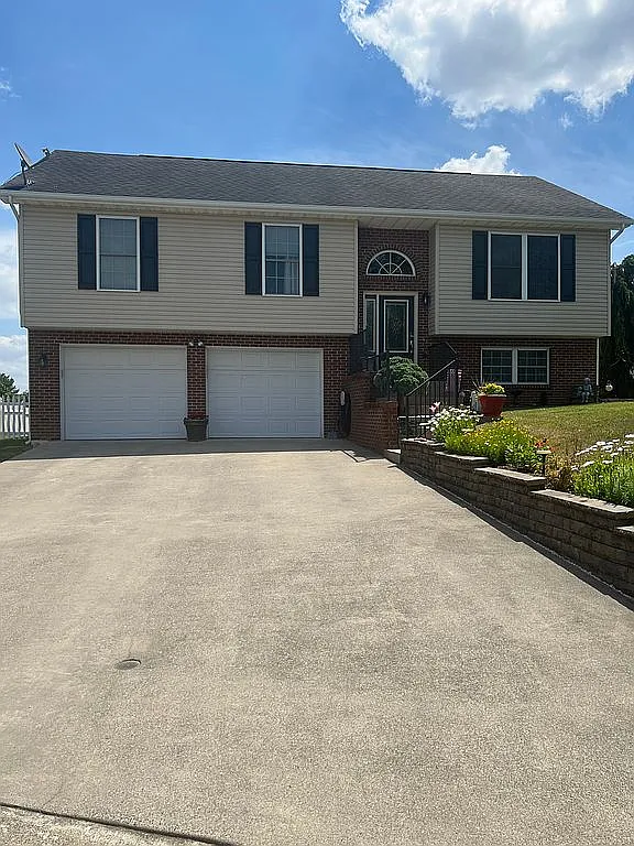 144 Sharon St photo 1