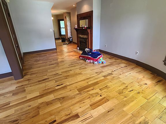 4th image of 380 Maryland St