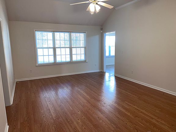 3rd image of 2715 Devereux Dr