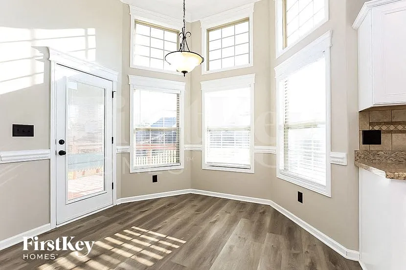 3 bed, 2.5 bath, 1970 sqft, $1,945 — Photo 4