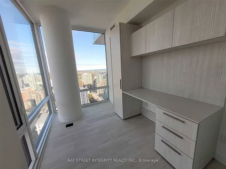 501 Yonge St #4205 — Photo 3