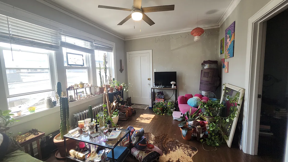 Building Photo - 2815 N Harding Ave #1R