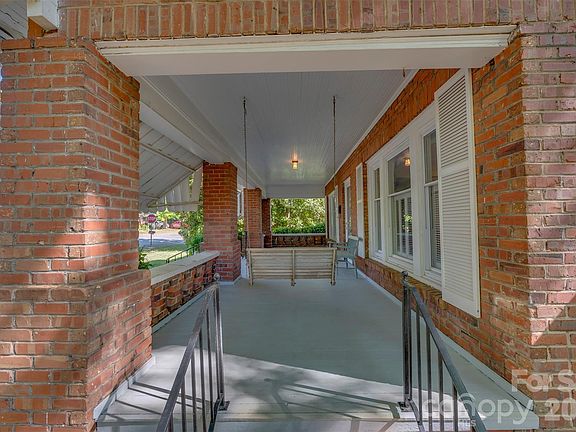 5th image of 151 S Magnolia St