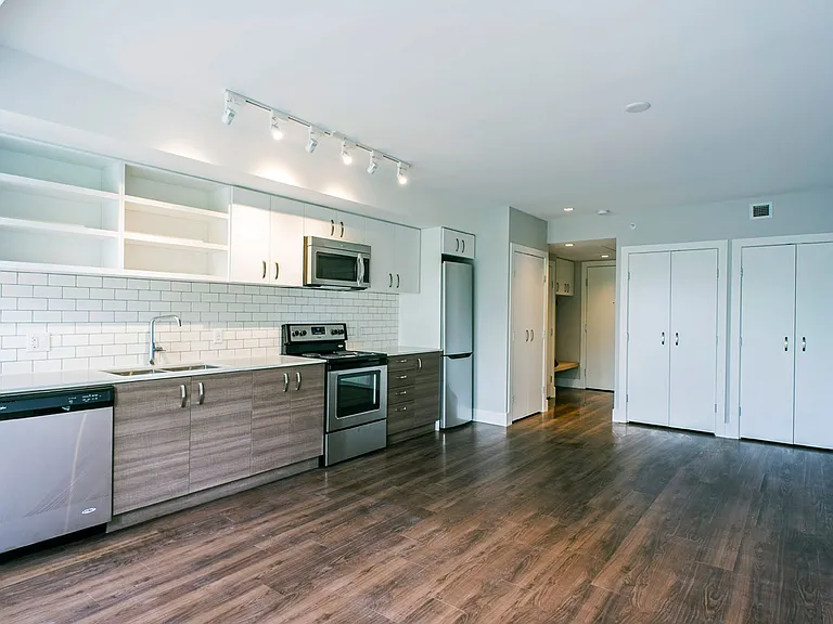 2525 Carnarvon St #312 — Photo 15