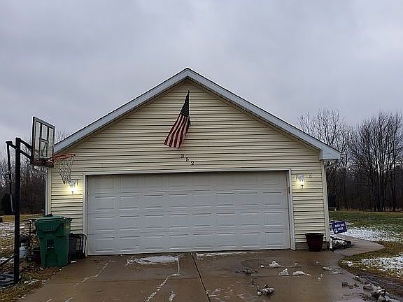 Attached 2 car garage