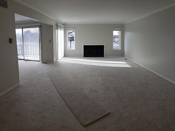 Living Rm / Fireplace /Deck Entries