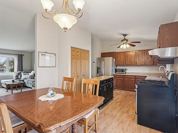 4th image of 519 Waterford Dr