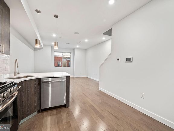 2nd image of 2249 N Franklin St #2