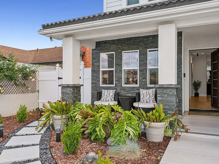 4652 Charnock Dr — Photo 2