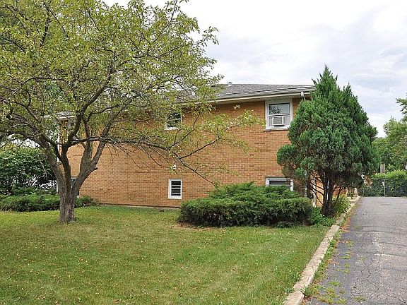 2nd image of 40 Surrey Dr