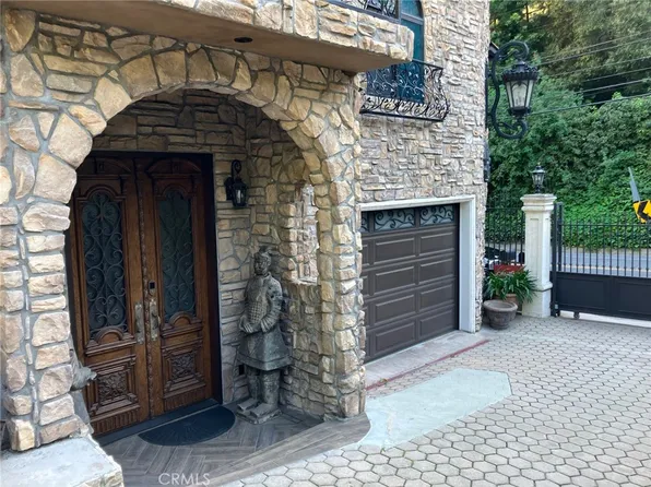 1556 N Beverly Glen Blvd, Los Angeles, CA 90077