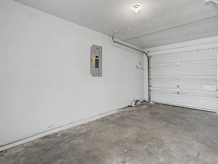 1651 Latham Ct — Photo 28