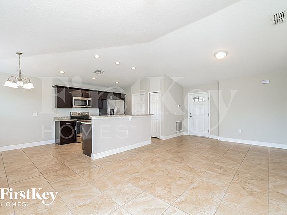 3rd image of 399 Aster Ct