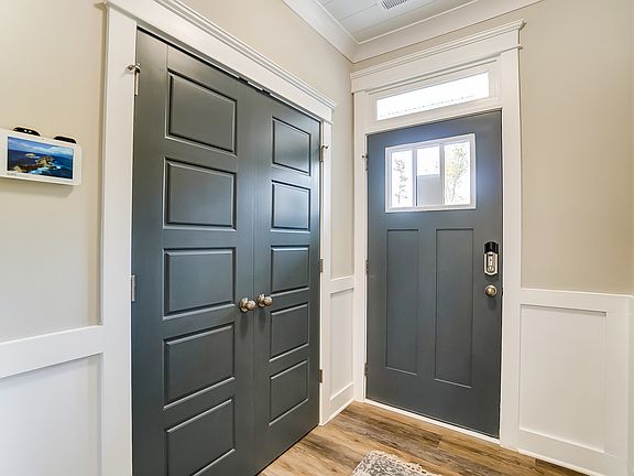 These photos are representative of this floor plan, but all options may not be available in every co