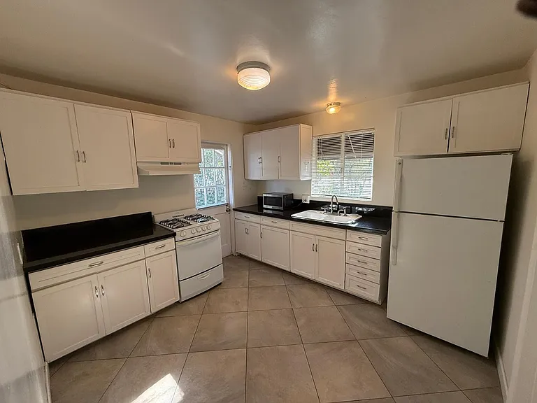 41 E Woodward Dr #FRONT — Photo 9