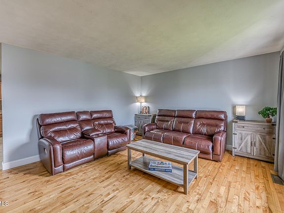 2nd image of 1087 Jessie Ln