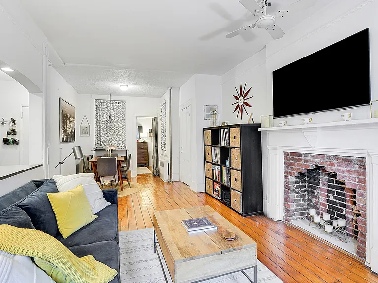 184 Franklin St #7 — Photo 4
