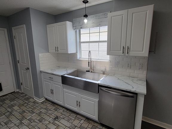 4th image of 400 Pristine Water Ln