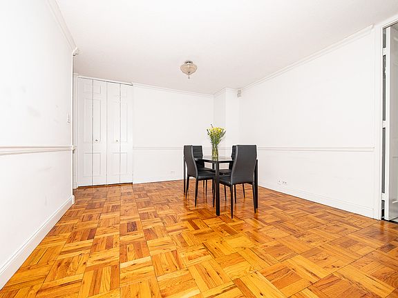 4th image of 300 E 40th St APT 19J