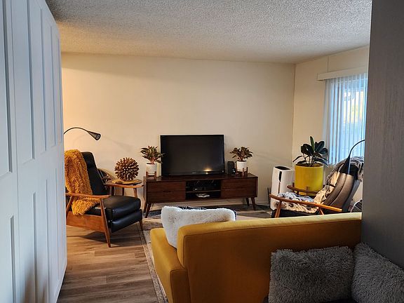 2nd image of 1015 Laguna St #12